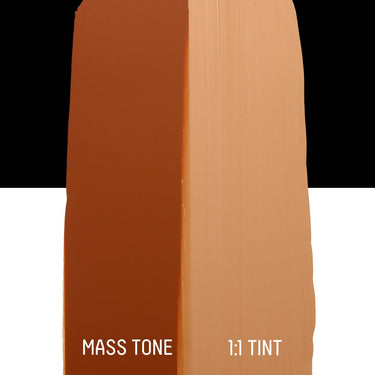 PETIT Échantillon de Acrylique Liquitex Bio-based Heavy, Terre de Sienne Naturellemontrant la teinte pure (mass tone) de le couleuer et mélangé à parts égales avec du blanc (1:1 tint)