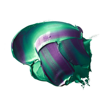 Échantillon mélange de peinture acrylique métallisée violet et vert aqua appliqué à la spatule sur fond blanc