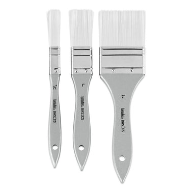 Coffret pinceaux Basics, 3 pinceaux poils synthétiques gros plan des produits sortis de la boîte à côté du coffret