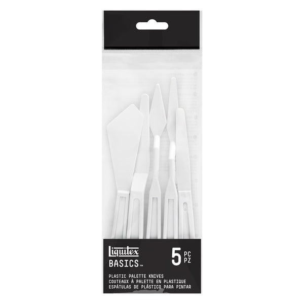 Gros plan du coffret Liquitex Basics de couteaux à peindre en plastique sur fond blanc